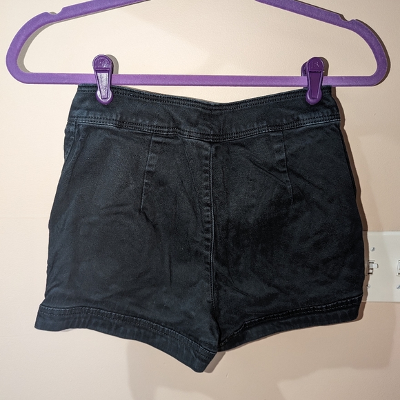 Express Shorts 🔴 - Picture 4 of 4